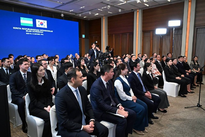Prezidentimiz Shavkat Mirziyoyev Koreya Respublikasiga davlat tashrifi chogʻida ushbu mamlakatda mehnat qilayotgan va tahsil olayotgan vatandoshlarimiz bilan uchrashdi (https://president.uz/oz/lists/view/9622). 2