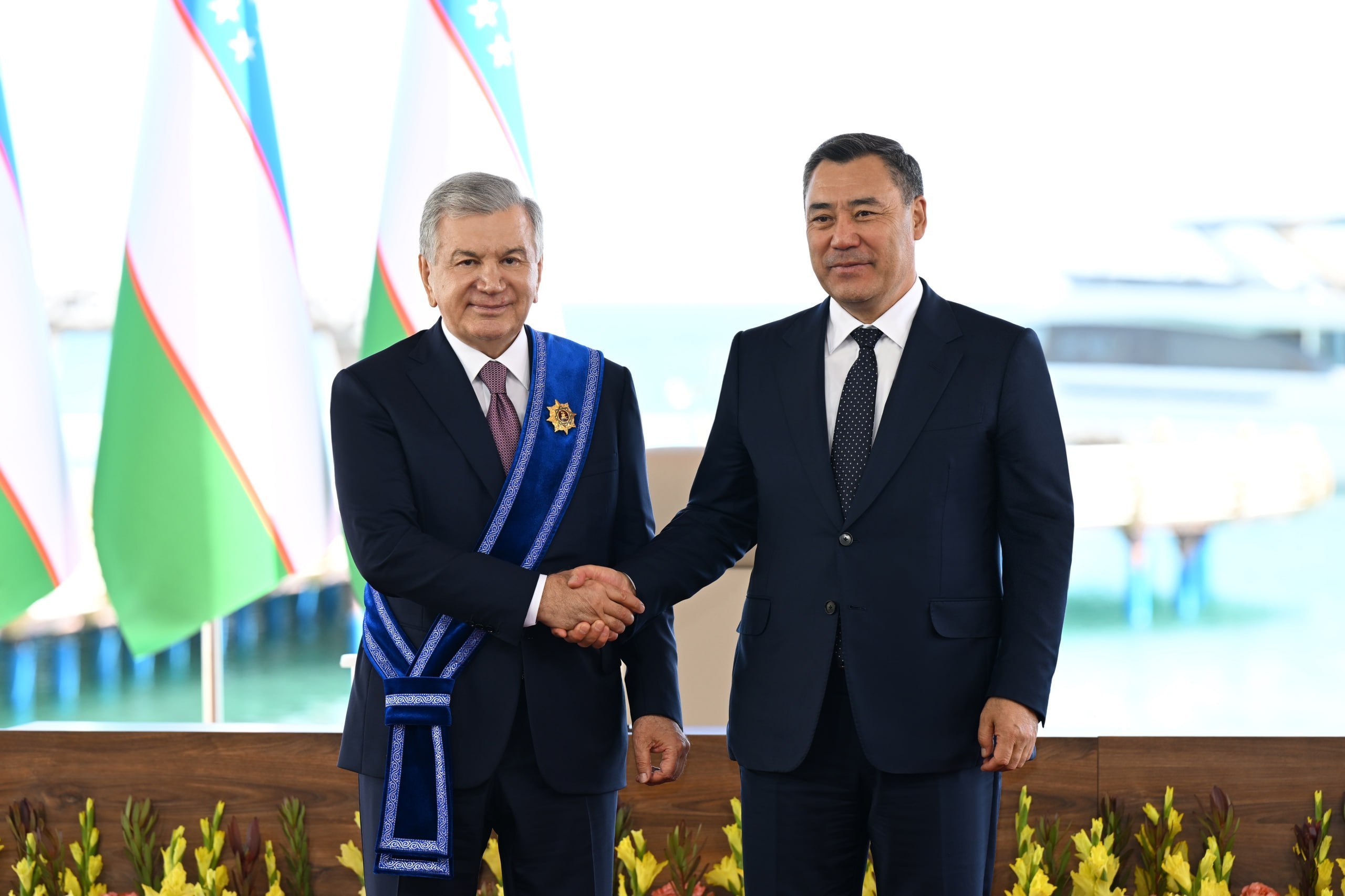O‘zbekiston Respublikasi Prezidenti Shavkat Mirziyoyev Qirg‘iz Respublikasining oliy davlat mukofotlaridan biri – I darajali “Manas” ordeni bilan taqdirlandi. 4