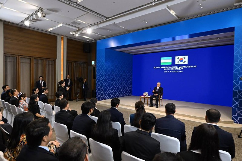 Prezidentimiz Shavkat Mirziyoyev Koreya Respublikasiga davlat tashrifi chogʻida ushbu mamlakatda mehnat qilayotgan va tahsil olayotgan vatandoshlarimiz bilan uchrashdi (https://president.uz/oz/lists/view/9622). 4