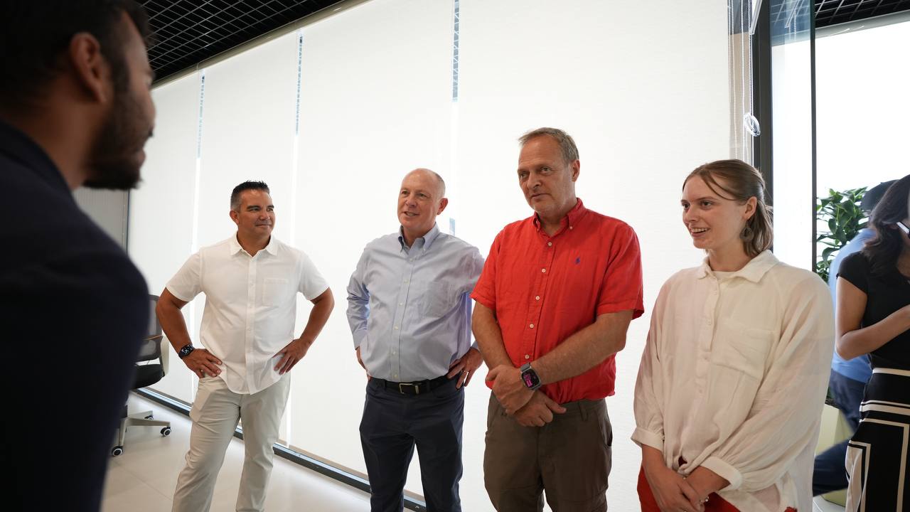 🤝 Cornell universiteti professorlari Yoshlar ishlari agentligiga tashrif buyurib, yoshlarni qo‘llab-quvvatlash, tadbirkorlikni rivojlantirish va xalqaro hamkorlikni kengaytirish masalalari yuzasidan fikr almashdilar. 3